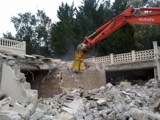 Excavaciones Y Derribos S. Vadell Oliver demolición de pared